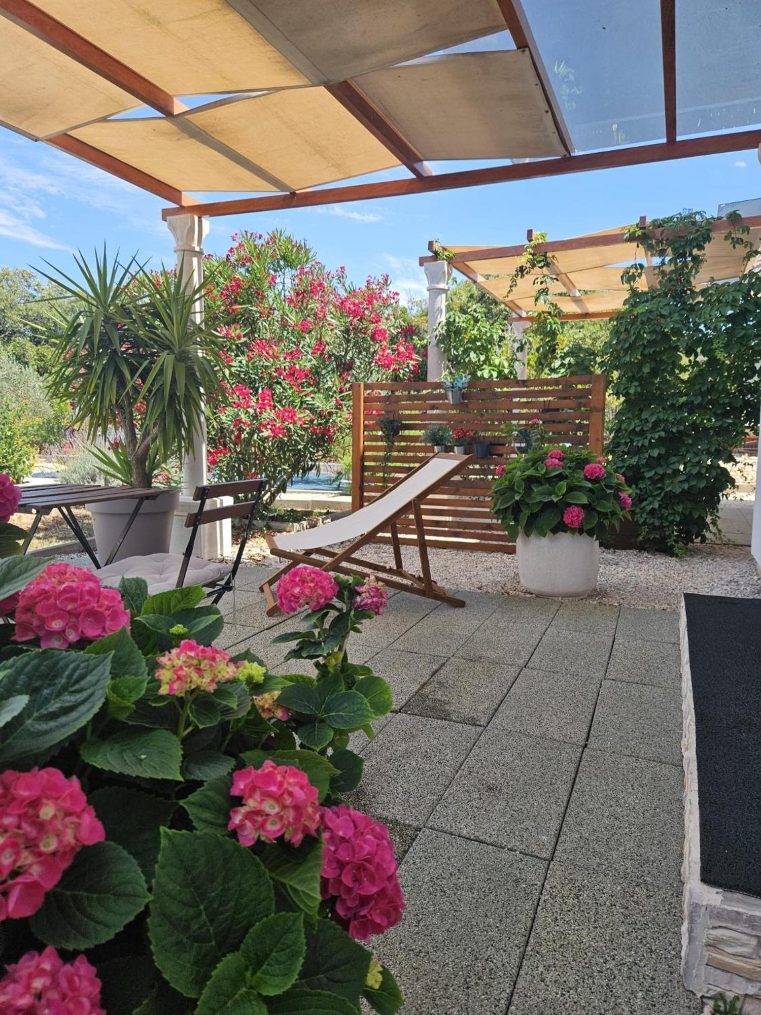 Apartments Cvijet Mora Сресер Екстериор снимка